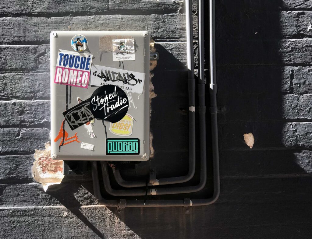 What is the Difference Between a Fuse Box and a Circuit Breaker