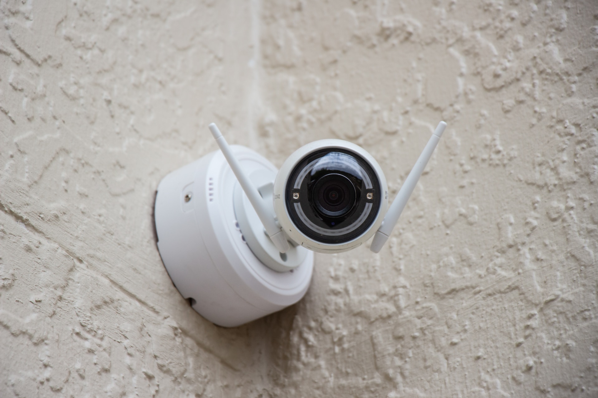 What are the Disadvantages of Using a Wireless Security Camera?