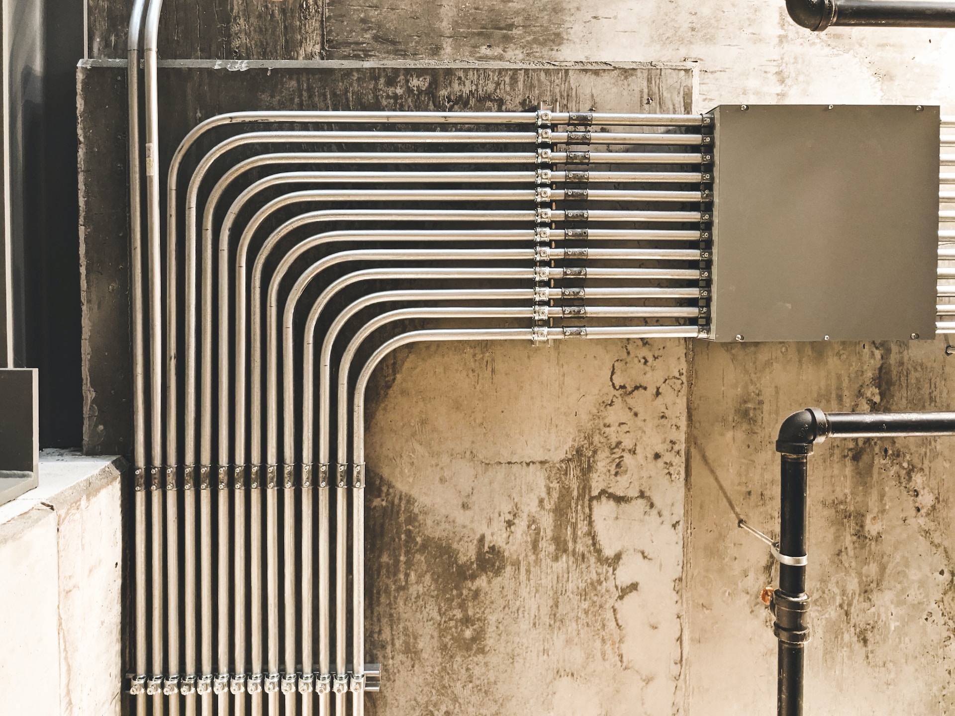 Does Commercial Electrical Have to be in Conduit?